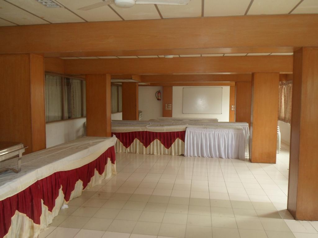 Hotel Rajdeep Inn Ahmedabad Luaran gambar