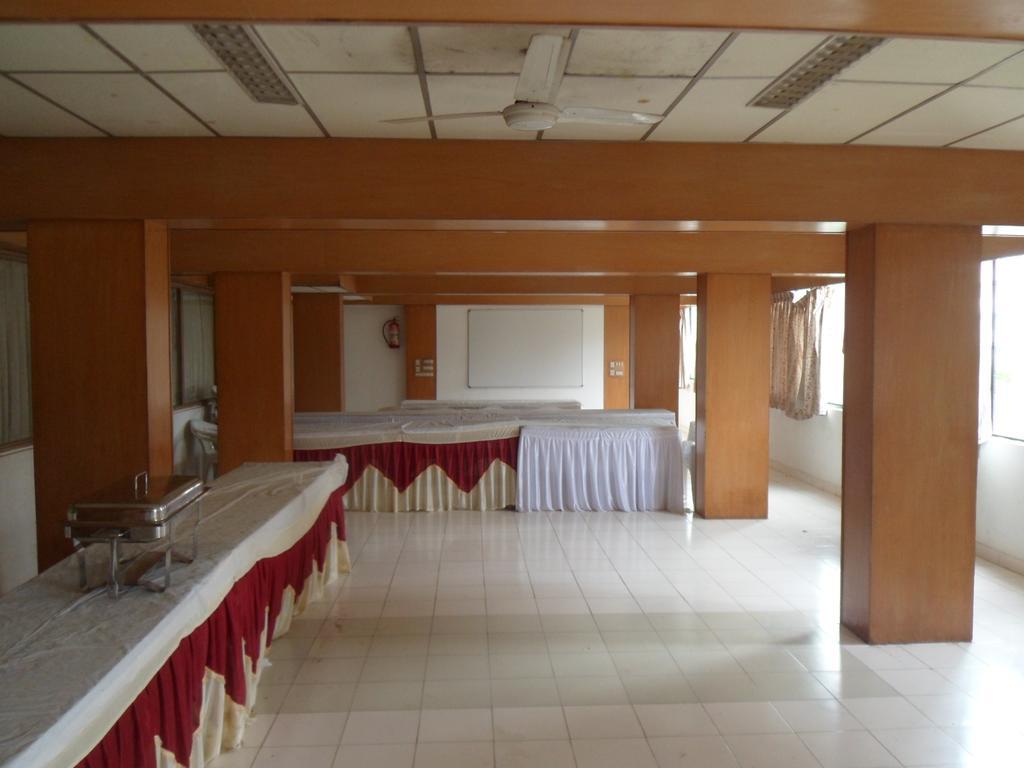 Hotel Rajdeep Inn Ahmedabad Luaran gambar